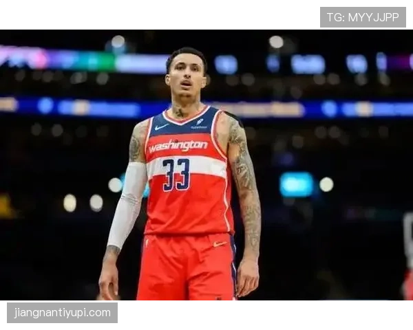 库兹马无球跑位三分效率超比尔拉开进攻空间