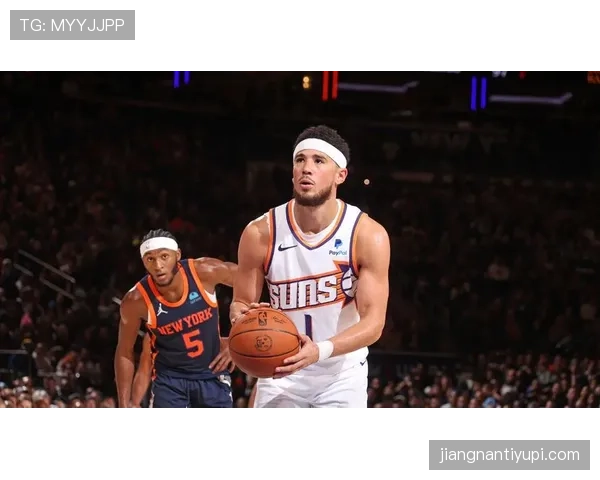 布克无球跑动制造更多空位三分，比上季命中率提升